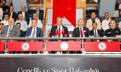 Adana'da Spor Okulları Coşkuyla Açıldı! Vali Mustafa Yavuz'dan Gençlere Mesaj