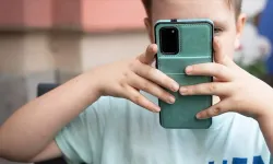 Polonya'dan Radikal Karar! İlkokullarda Telefon Dönemi Bitiyor