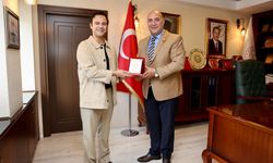 Milli Eğitim Müdüründen Gündoğdu'ya Teşekkür Plaketi