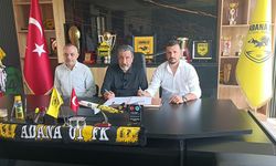 Cafer Elek Adana 01 FK'ya İmza Attı