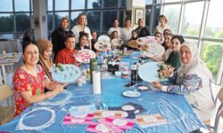 Adana'da Anne Adayları ve Ebeler Sanat Atölyesinde Buluştu