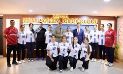Türkiye Şampiyonu Hokey Takımına İl Millî Eğitim Müdürü Aras'tan Tebrik