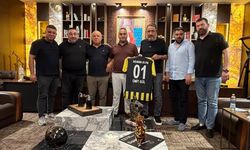Adana 01 FK'dan İş insanı Ümit Gül'e Forma