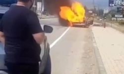 Adana'da Seyir Halindeki Otomobil Alev Alev Yandı! Geriye Hurda Yığını Kaldı