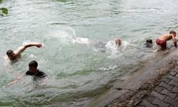 Adana'da Mahalle Seferberliği! Çocukları Ölümden Böyle Kurtarıyorlar