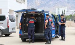 Kozan'da JASAT Operasyonu! 38 Yılı Aşan Hapis Cezalı İki Firari Yakalandı