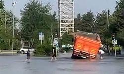 Venedik Değil Adana: Su Borusu Patladı, Yollar Göle Döndü