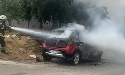 Adana'da Araç Yangını! İtfaiyenin Müdahalesiyle Facia Önledi