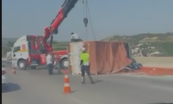 Mersin Otoyolu'nda Zincirleme Kaza! Domates Yüklü Kamyon Devrildi, Trafik Kilitlendi