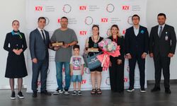 Çukurova Havalimanı'nda Tarihi An! 10 Milyonuncu Yolcu Sürprizle Karşılandı