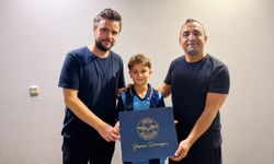 Minik Yürekten Kocaman Destek: Deniz, Kumbarasını Adana Demirspor için açtı