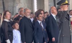 100. Gazi Koşusunun Şampiyonu Halis Karataş, Zafer Kupasını Atatürk'ün Huzuruna Taşıdı