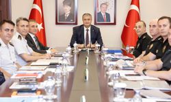 Adana'da Huzur ve Güvenlik Zirvesi: Vali Yavuz Başkanlığında Kritik Toplantı