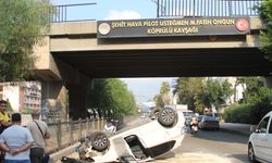 Adana’da Korkutan Kaza! Otomobil Köprüden Karayoluna Düştü