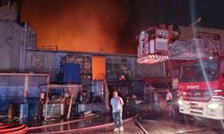 Adana’da Korku Dolu Gece! Ayakkabı Tabanı Fabrikasında Yangın Çıktı