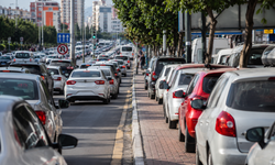 Adana’da Otopark Sorunu Trafiği de Kilitliyor: Sürücülerin Çilesi Büyüyor
