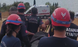 Sarıçam’da Araç Kayalık Alana Devrildi!