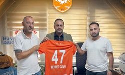 Adana 01 FK’dan Gençlik ve Spor İl Müdürü Mehmet Günay’a  Turuncu Beyazlı forma