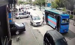 Adana’da Açık Kapılı Halk Otobüsü Bisikletliye Çarptı