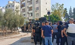 Adana’da Polis Ekiplerini Görünce El Bombası Göstererek Direndi