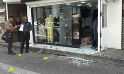 Adana’da İş Yerine Kurşun Yağdırdılar! Cama 9 Kurşun İsabet Etti