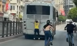 Adana'da Yürekleri Ağza Getiren Yolculuk: Patenli Genç Otobüsün Arkasına Tutundu