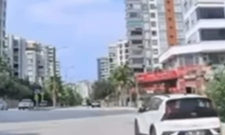 Seyhan’da Facia Kıl Payı Önlendi! Otomobil Kadına Çarpmaktan Son Anda Kurtuldu