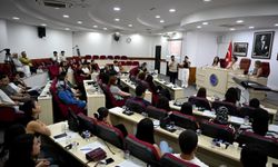 Seyhan Belediyesi’nden Gençlere Eğitim Desteği: Üniversite Başarısını Birlikte Kutladılar