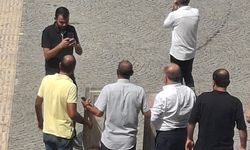 Yüreğir Belediyesi’nde Önünde Dikkat Çeken Anlat: Erdoğan’ın Fotoğrafıyla Hatıra Karesi Çekildiler