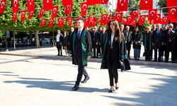 Adana Barosu’nda Güven Tazeleyen Volkan Böke ve Yönetiminden Atatürk Anıtı'na Çelenk
