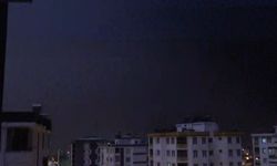 Kozan’da Yıldırımın Düşme Anı Saniye Saniye Görüntülendi