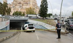 Adana’da Sağanak Hayatı Felç Etti! Otomobil Alt Geçitte Sulara Gömüldü