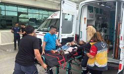 Tarsus’ta Tarım İşçilerini Taşıyan Minibüs İle 2 Tır Çarpıştı: 11 Yaralı