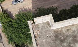 Yıldırımın Düştüğü An Çatıyı Parçaladı! O Anlar Dronla Görüntülendi