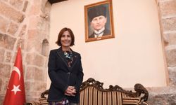 Seyhan Belediye Başkanı Oya Tekin "Cumhuriyet Bir Haysiyet Meselesidir!"