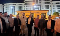 Orhan Bayram’dan Adalet Vurgusu! Çukurova’daki Soruşturmada Adliye Önünde Bekleyiş!