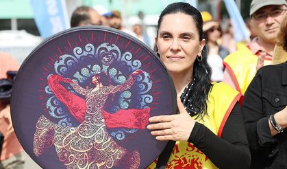 Adana'da 1 Mayıs Kutlamalarında Renkli Görüntüler Dikkat Çekti