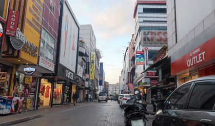 Adana'nın Ticari Hafızası Çakmak Caddesi Neden "Modern Açık AVM" Olamadı?