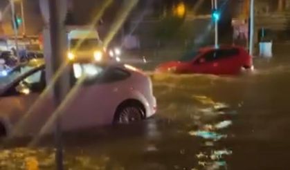 Sağanak Yağış Adana’yı Vurdu: Yollar Göle Döndü