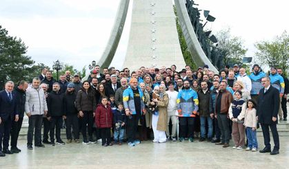 Cumhurbaşkanı Erdoğan, Doğu-Batı Dostluk ve İpek Yolu Rallisi'ne katılan grubu uğurladı