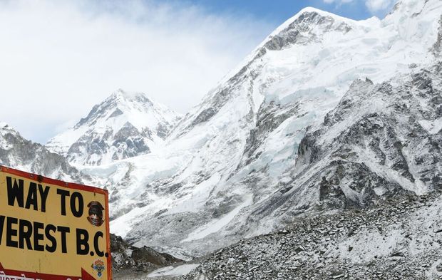 Everest’te Tarihi Gün! Bir Günde 274 Dağcı Zirveye Çıktı