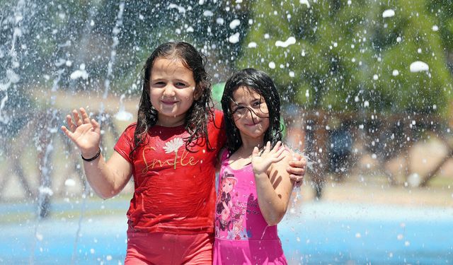 Çukurova'da Açıldı, Vatandaşlar Her İlçeye Su Oyun Parkı İstiyor