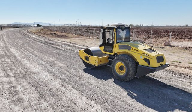 Karaisalı'nda Yol Altyapısını Güçlendirecek Çalışma: 5 Mahalleye Yeni Yol