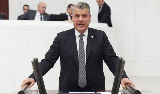 Ayhan Barut'tan Orman Yangınları İsyanı "İktidar Ciğerlerimiz Yanarken Seyrediyor!"