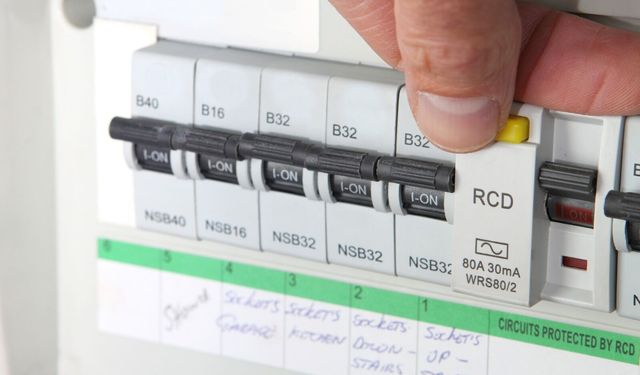 Kaçak Akım Rölesi ile Elektrik Güvenliğinizi Artırın
