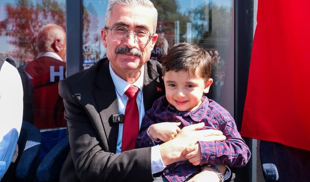 Başkan Karataş 23 Nisan Coşkusunu Dev Şenlikle Taçlandırdı