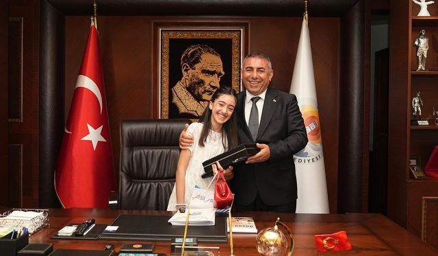 Adana BB Başkanlık Koltuğunda Küçük Yazar Oturdu: Talimatlarını Verdi