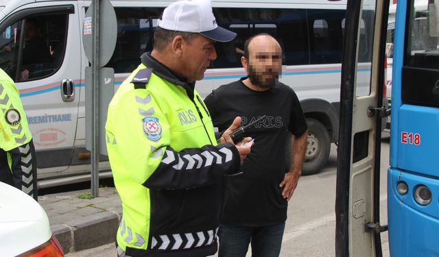 Adana’da Trafik Denetiminde Şok Olay: Sürücüden Gazeteciye Sözlü Taciz