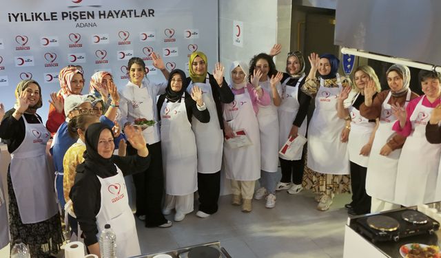 Adana'da Depremzede Kadınlar Ünlü Şeflerle Aynı Mutfakta Buluştu