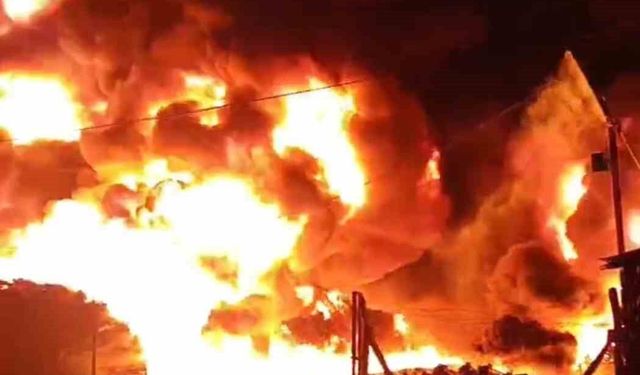 Kozan’da Gece Yarısı Yangını: Sulama Boruları Kül Oldu